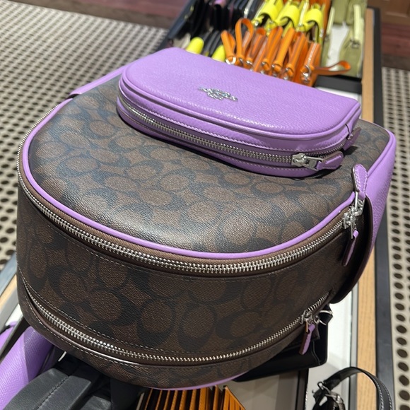 Coach Court Backpack In Signature Canvas
COLOR:
Silver/Brown/Iris
NWT - Picture 15 of 16